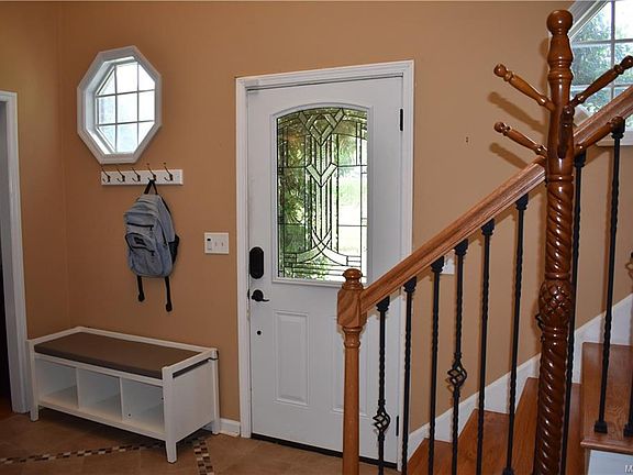 4th image of 391 Saint James Dr