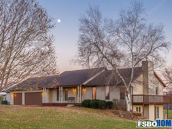 3rd image of 3145 Ravenwood Dr NE