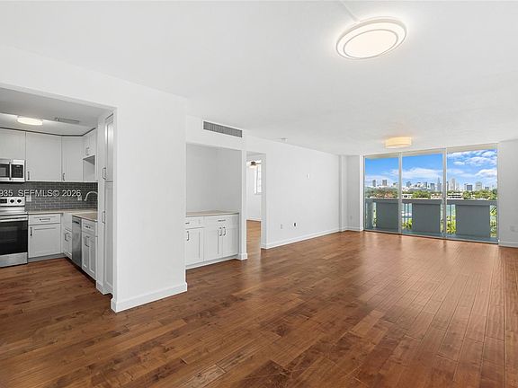 2nd image of 800 West Ave APT 527