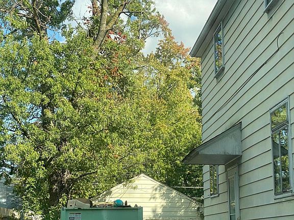 3rd image of 2306 Ontario St