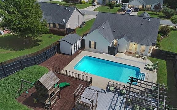 3rd image of 4327 Timberwood Dr