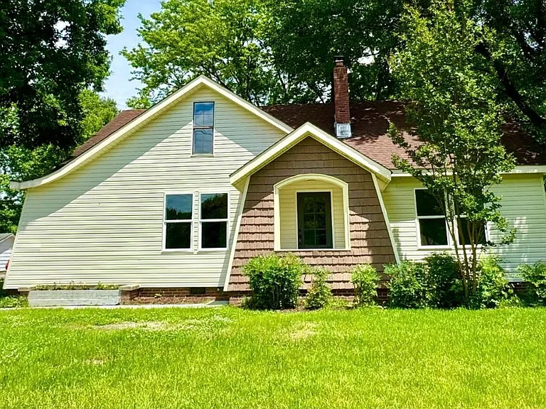 1116 Campbell St — Photo 1