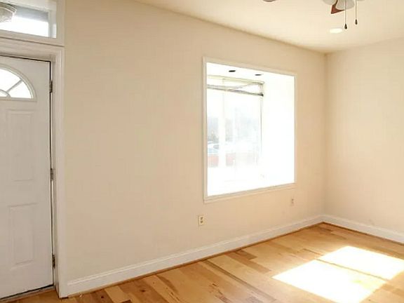 4th image of 4713 Umbria St