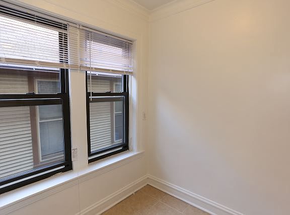 5th image of 4641 N Paulina St #307