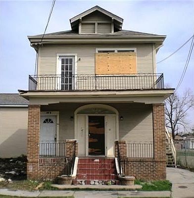 2nd image of 2215 Pauger St