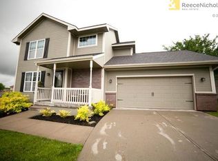 712 E 15th St, Kearney, MO 64060