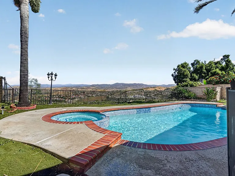 28131 Florence Ln — Photo 33