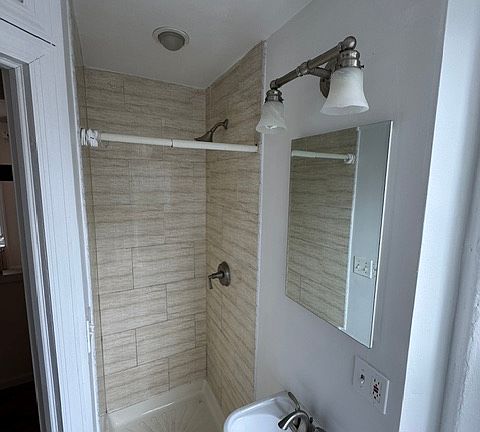 3rd image of 231 Thompson St APT 15
