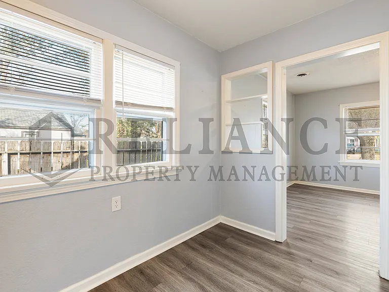 1047 S Glenn St — Photo 14