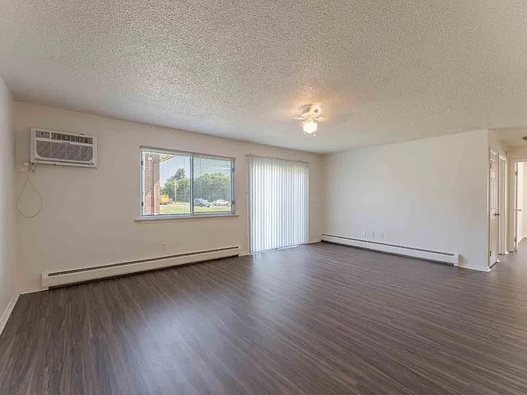 Creek Hill Apartment Homes — Photo 13