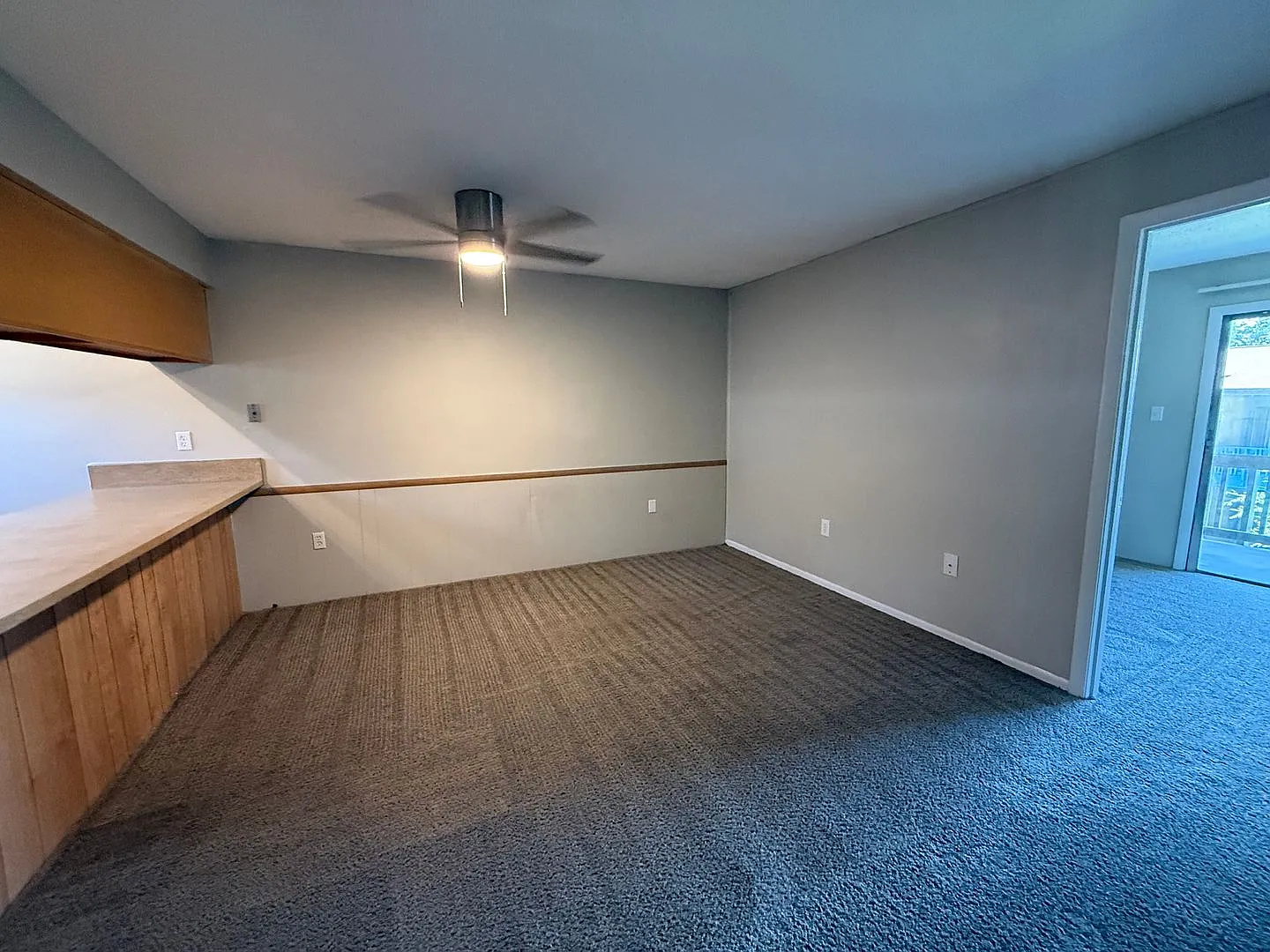 * Move In Special * 1/2 Off 2nd Month's Rent!! Spacious 876 Sf Unit - 2 Bd / 1 Ba Near Uf - Brand... — Photo 3