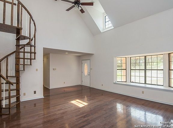 5th image of 8550 Classic Oaks Ln