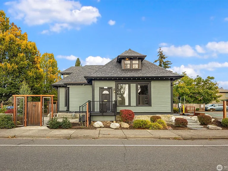 1012 Dupont St — Photo 3