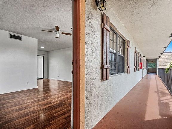 5th image of 4151 Oak Terrace Drive #4151