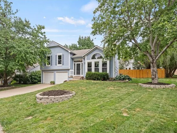 22012 W 48th St, Shawnee, KS 66226