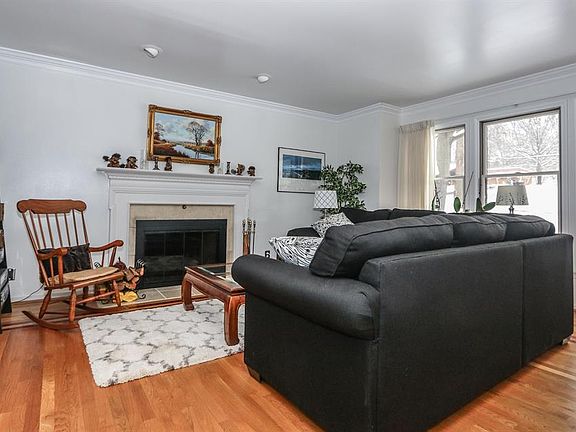 5th image of 1100 Chatham Ct