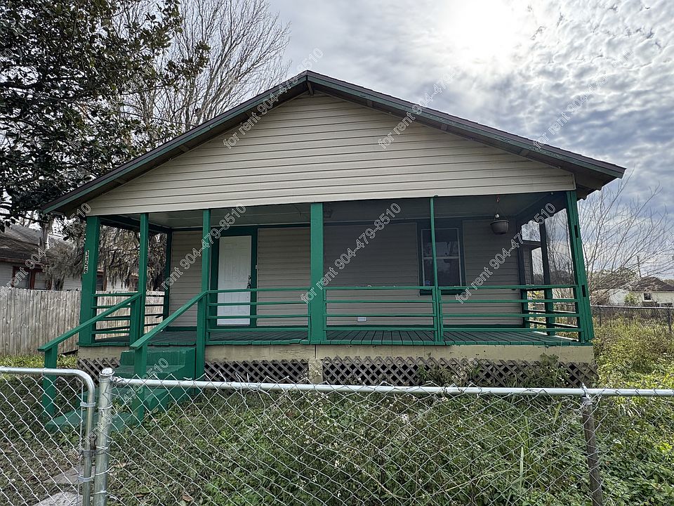 1st image of 3356 W 1st St