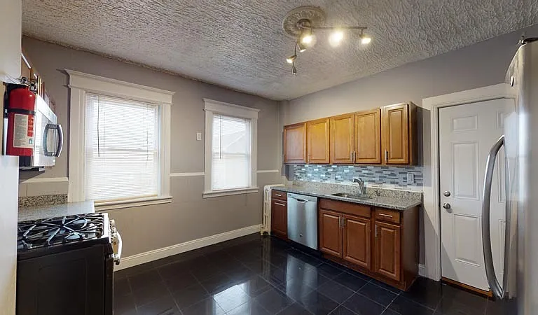 1407 E Fayette St — Photo 13