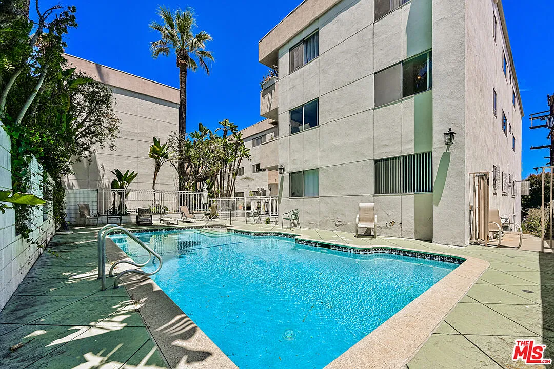 2 bed, 2.0 bath, 1400 sqft, $2,895 — Photo 1