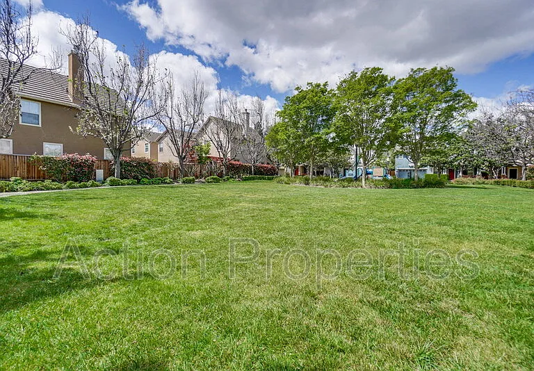 158 Holly Ct — Photo 47
