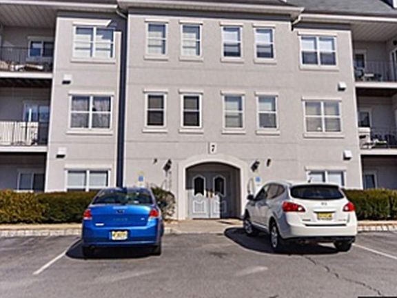 5th image of 910 Burgundy Way #910