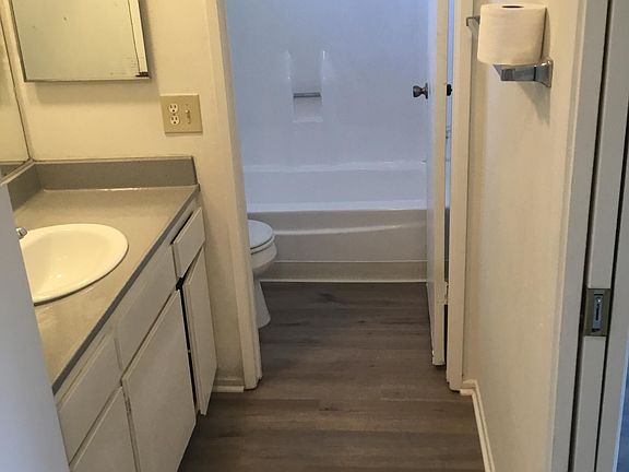 5th image of 1615 W Alameda Ave #223