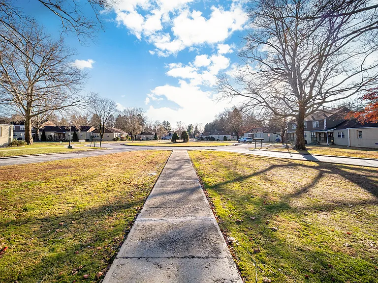 4 Springwood Cir #4C — Photo 15