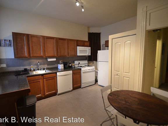 3rd image of 2126 N Sheffield Ave APT 3