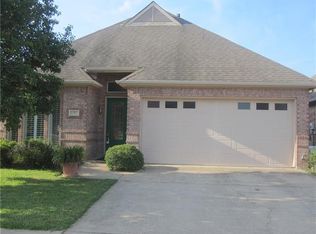 10 Nora Ct, Pantego, TX 76013