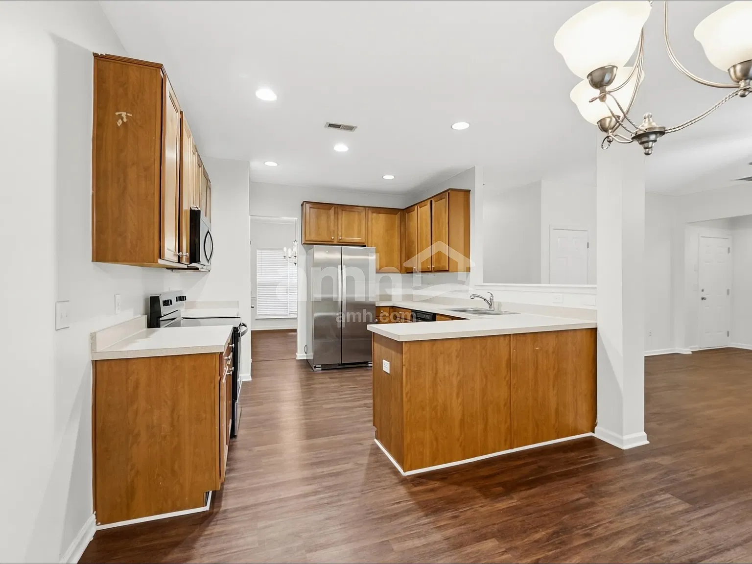 5 bed, 3.0 bath, 2506 sqft, $2,385 — Photo 4