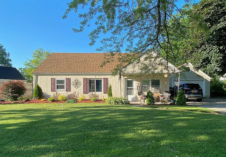 1st image of 71 Chardon Dr