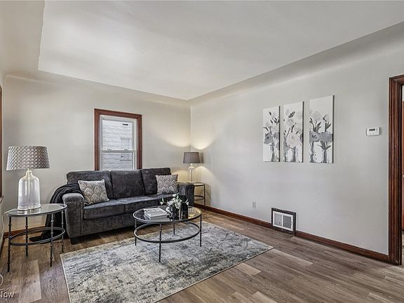 4th image of 512 S Hazelwood Ave