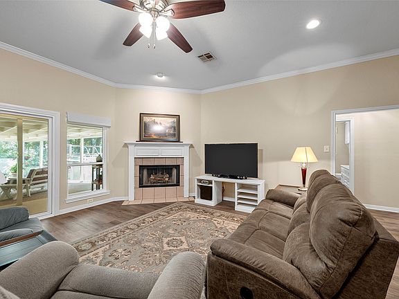 4th image of 4000 Fox Ridge Rd