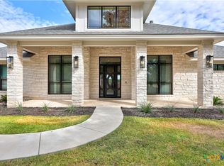 1410 E Creekview Dr, Salado, TX 76571