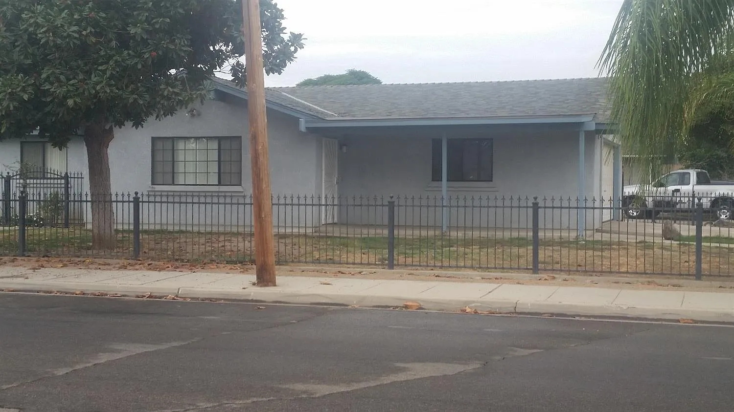 2305 Knowles St photo 1