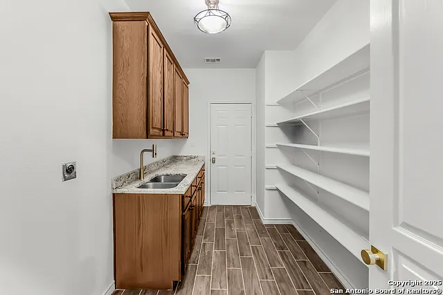 111 Westwood Way — Photo 19