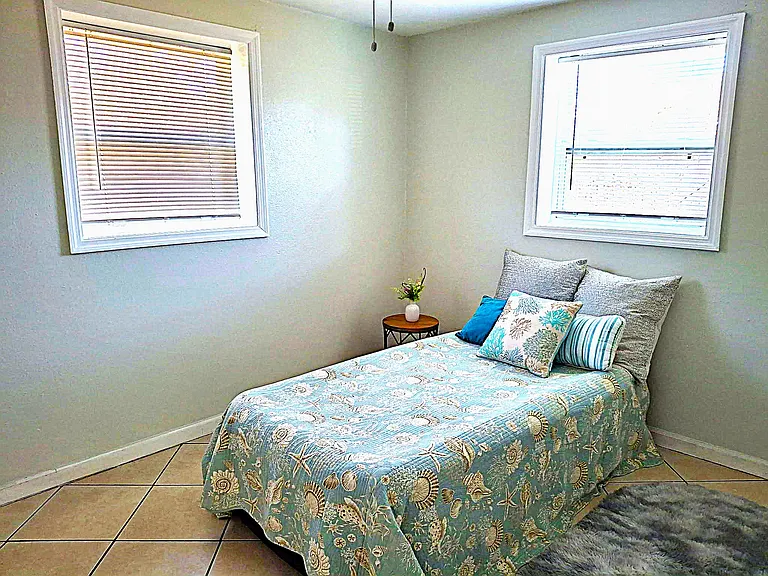 5641 94th Ter — Photo 16