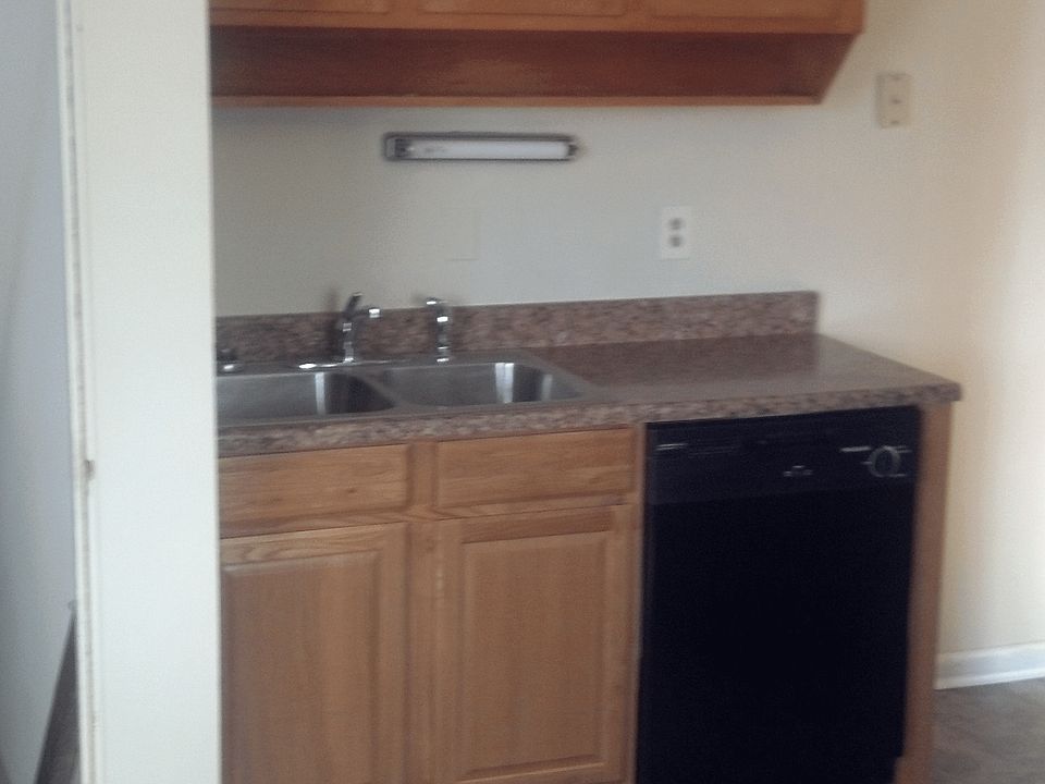 2nd image of 662 Maple Tree Ln