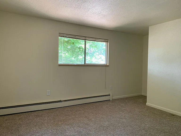 1313 Burton Ct — Photo 6