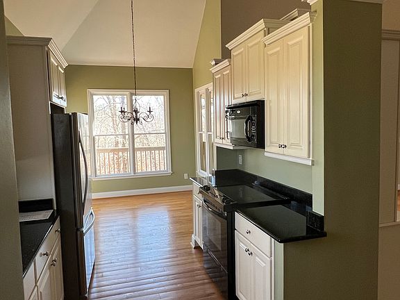 5th image of 462 Chestatee View Dr