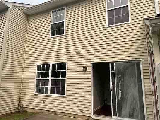3rd image of 1303 Meadow Rd