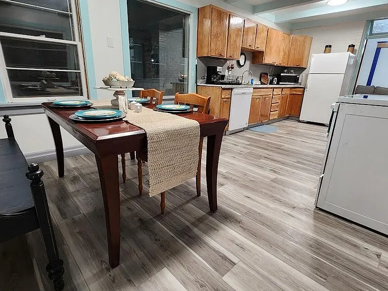 806 W Silver St — Photo 16