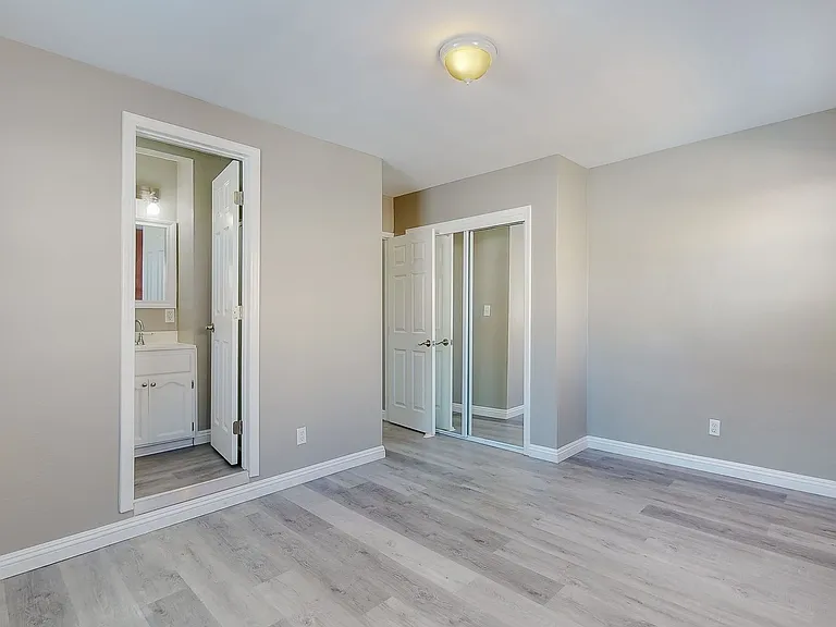 1818 N Kingsley Dr — Photo 50