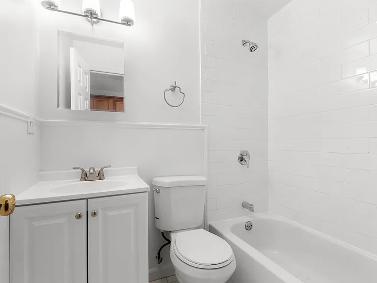 734 Adams St #1B — Photo 9