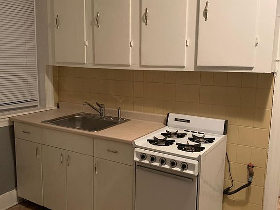 5th image of 54 Parkwood St APT 7