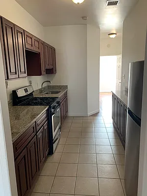 Rented by Salon Realty Corp | media 4