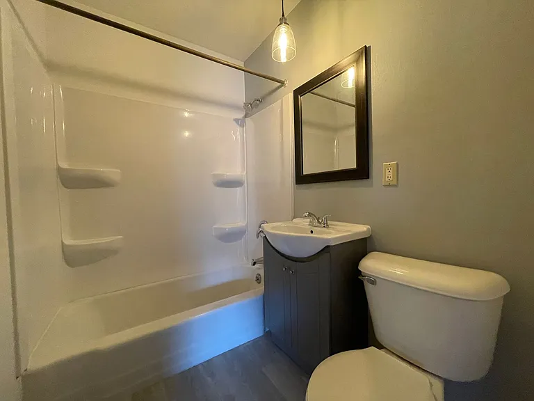 1466 N Farwell Ave — Photo 5