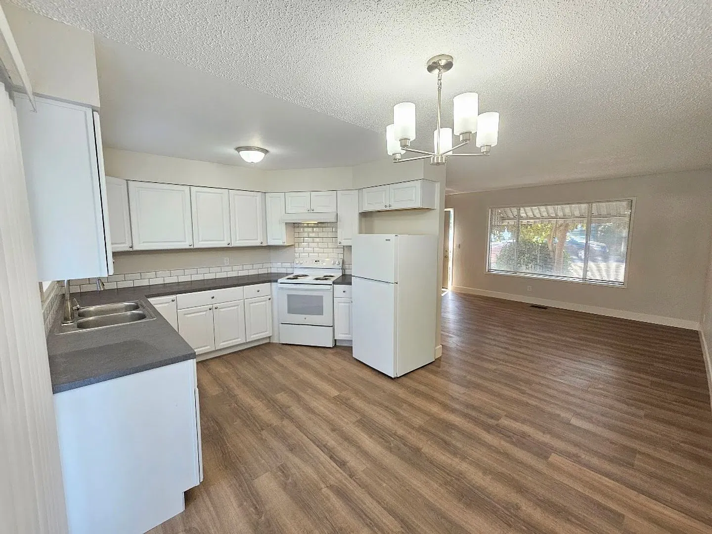 1412 - 1440 SE Oak Street — Photo 1
