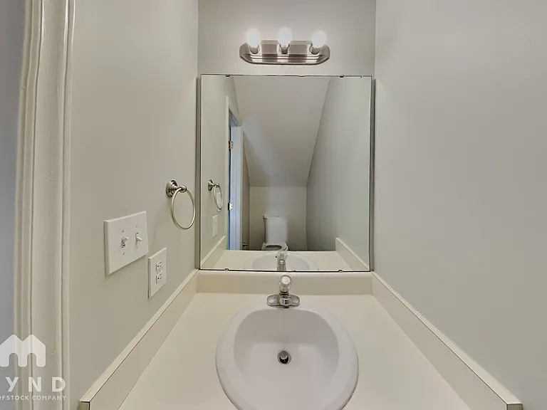 2024 Julian Ln — Photo 10