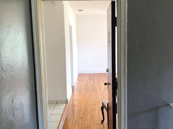 4th image of 1016 Biarritz Dr APT 4